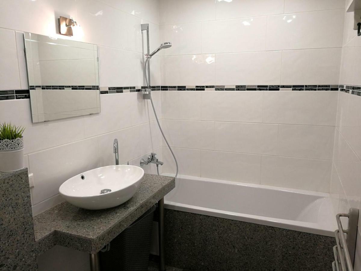 Vilnius Apartment With Stained Glass מראה חיצוני תמונה